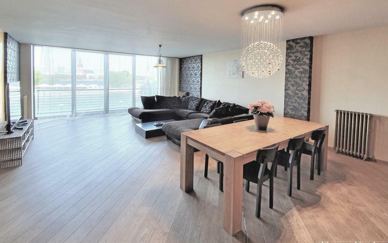 Winwinstay Superior Apartment By River Daugava Riga Kültér fotó